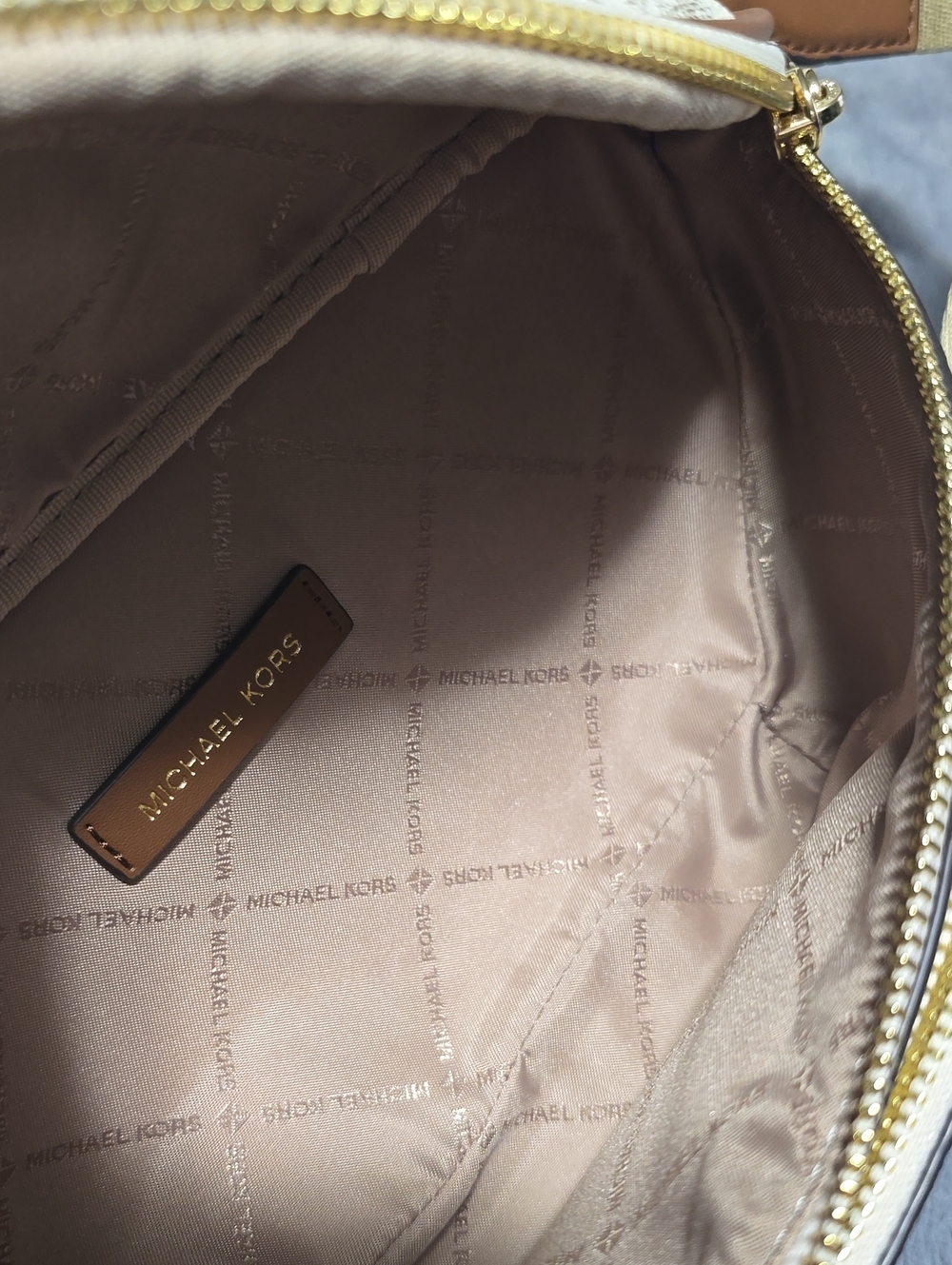 Michael Kors Beige Logo Crossbody Belt Bag with Gold Chain ✨️💖 - Picture 6 of 9